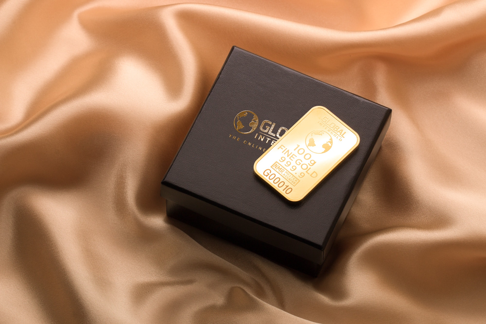 Friday Feature: The Definitive Guide to Buying Gold Bars (photo by Michael Steinberg on Pexels)